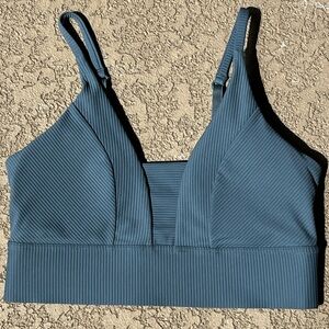 Ribbed V-Neck Sports Bra